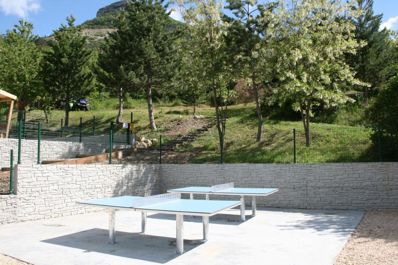 Camping Les Princes D'Orange Hotel Orpierre Exterior photo
