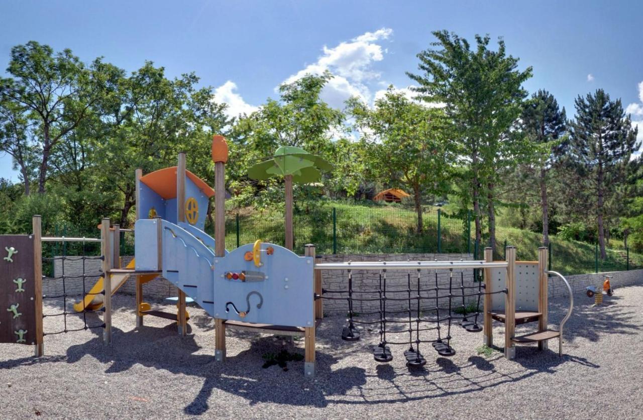 Camping Les Princes D'Orange Hotel Orpierre Exterior photo
