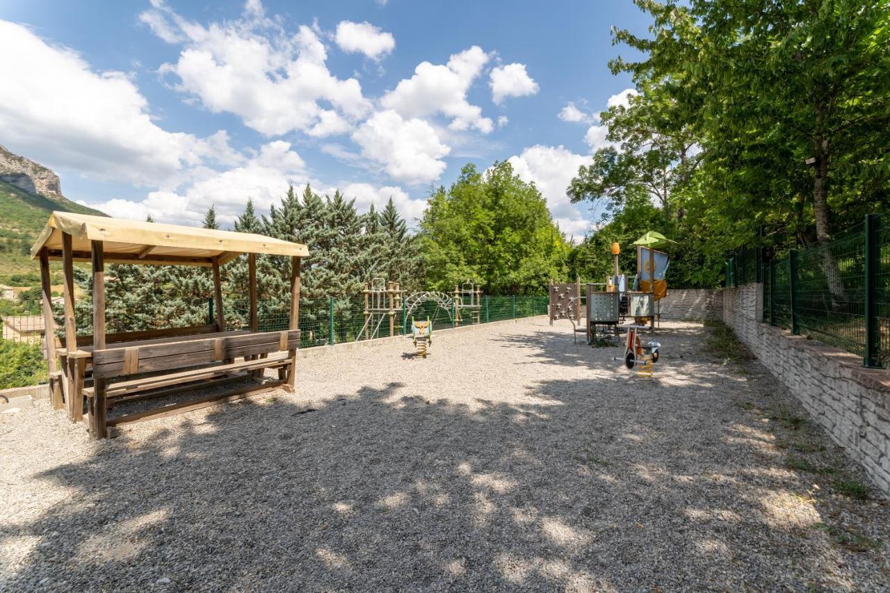 Camping Les Princes D'Orange Hotel Orpierre Exterior photo